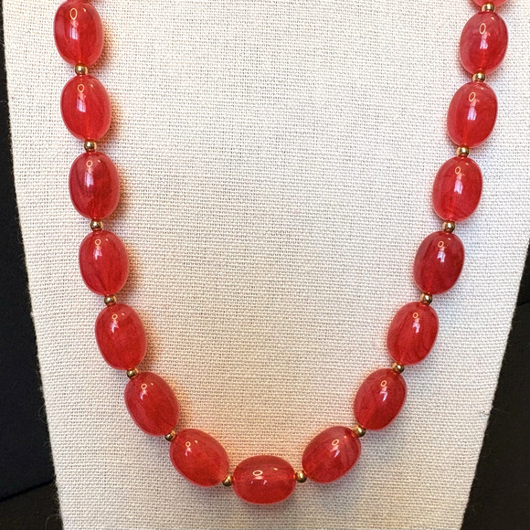 Vintage Joan Rivers Marbled Red Acrylic Lucite Beaded Necklace Gold Tone 24" - Picture 2 of 6